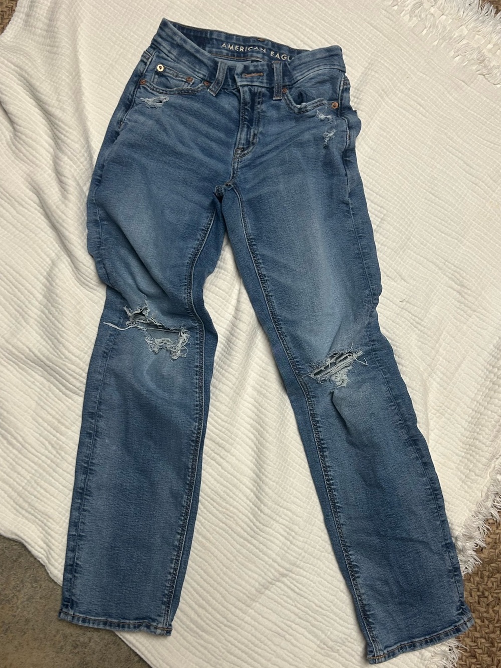 American Eagle Outfitters Boyfriend Jeans in Medium Blue with Knee Rips